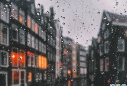 下雨的房产文案怎么写（下雨天房地产广告语）