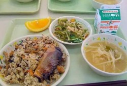 房产中介午餐怎么解决（中介带看房午饭怎么吃）