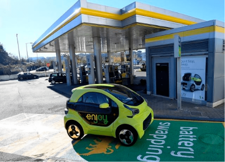 小型新能源汽车(小型新能源汽车的牌照颜色为)