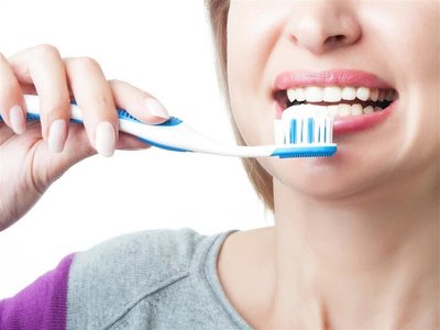 不建议长期使用的牙膏(长期使用牙膏有什么副作用)
