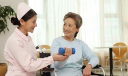 房产老人出钱怎么处理好（老人把房产给子女怎么样收费少）